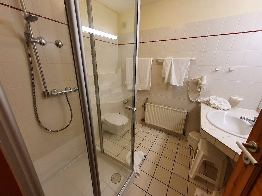 Hapimag Resort Budapest — Bathroom
