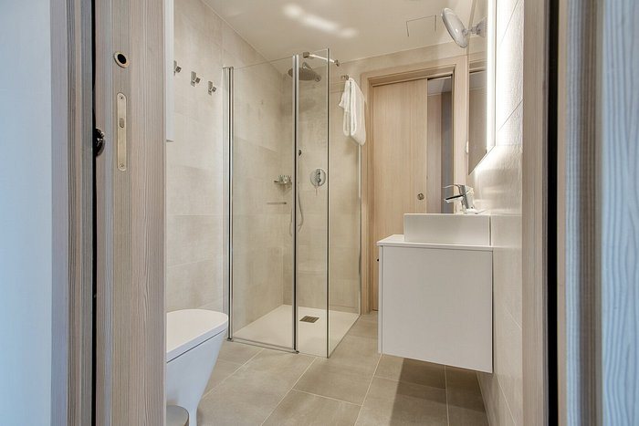 Happy Apartments Barcelona Catalonia — Bathroom