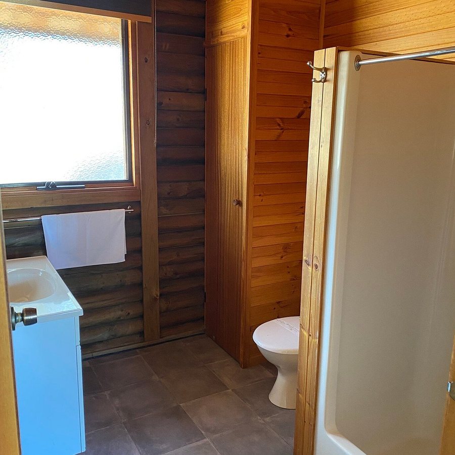 Happy Wanderer Holiday Resort Caravan Park — Bathroom