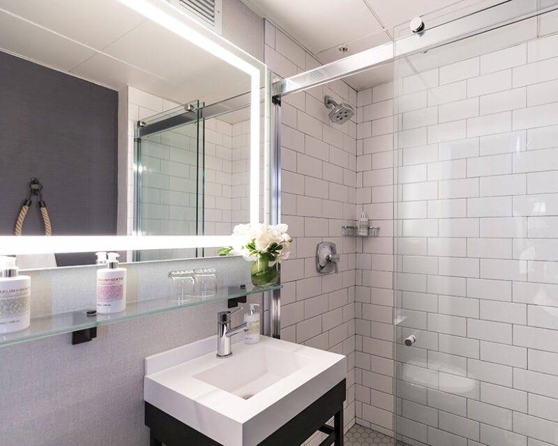 Harbor Court Hotel San Francisco California — Bathroom