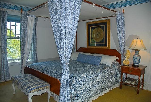 Harbor Knoll Bed Breakfast — Guest room