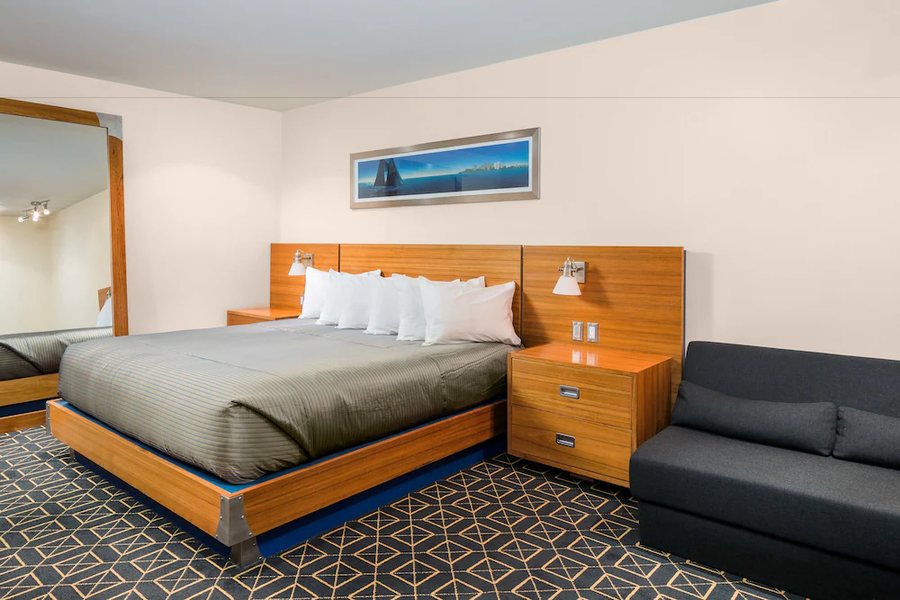 Harborside Inn — Guest room