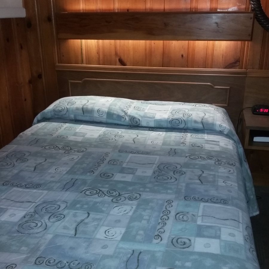 Harborside Motel — Guest room