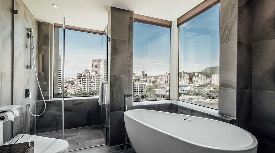 Harbour 10 Hotel — Bathroom