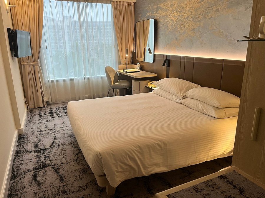 Harbour Plaza Metropolis — Guest room