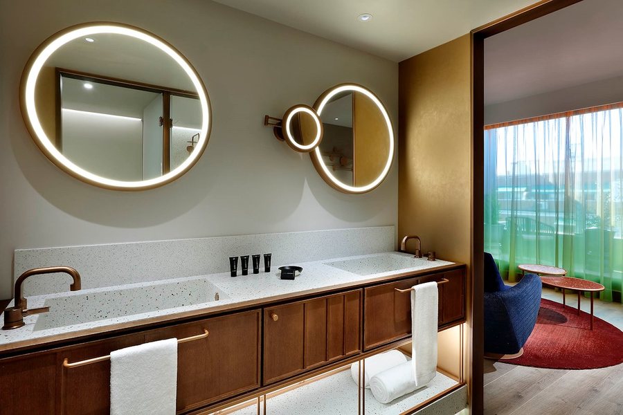 Hard Rock Hotel Madrid — Bathroom