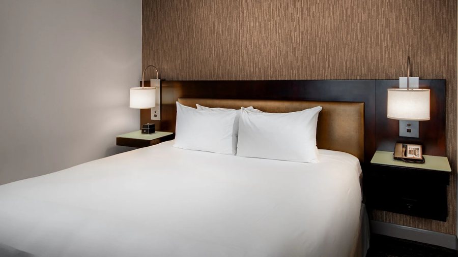 Harney House Inn — Guest room