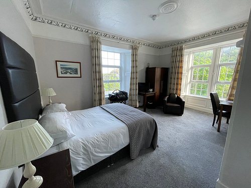 Harris Hotel — Guest room