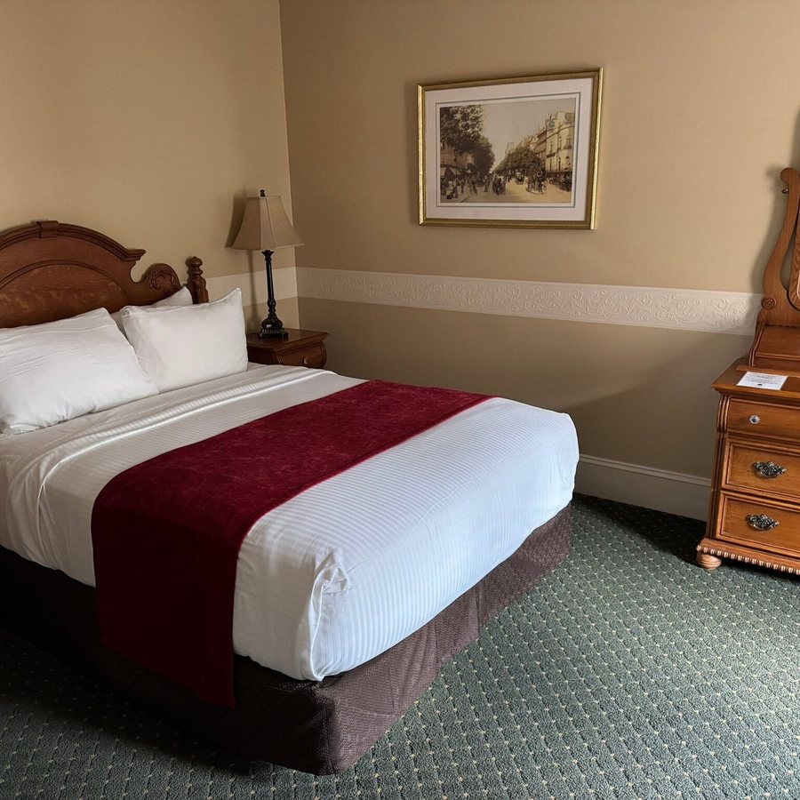 Harry Packer Mansion Inn — Guest room