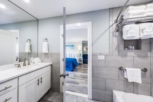 Hartman s Briney Breezes Beach Resort — Bathroom