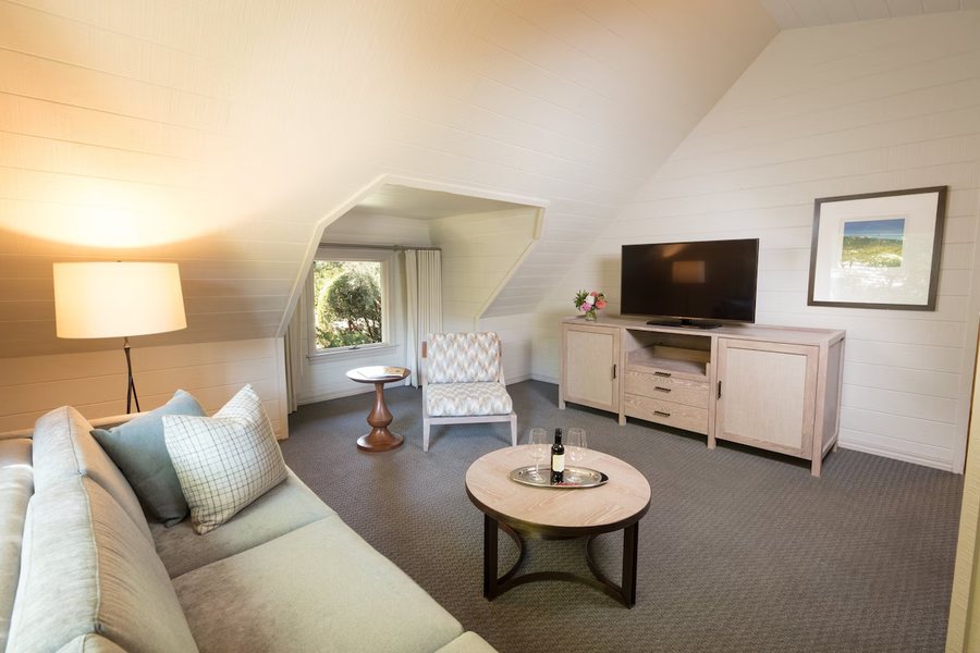 Harvest Inn — Guest room