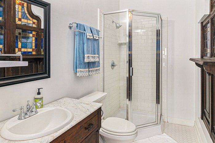 Hassinger Daniels Mansion Guest House — Bathroom