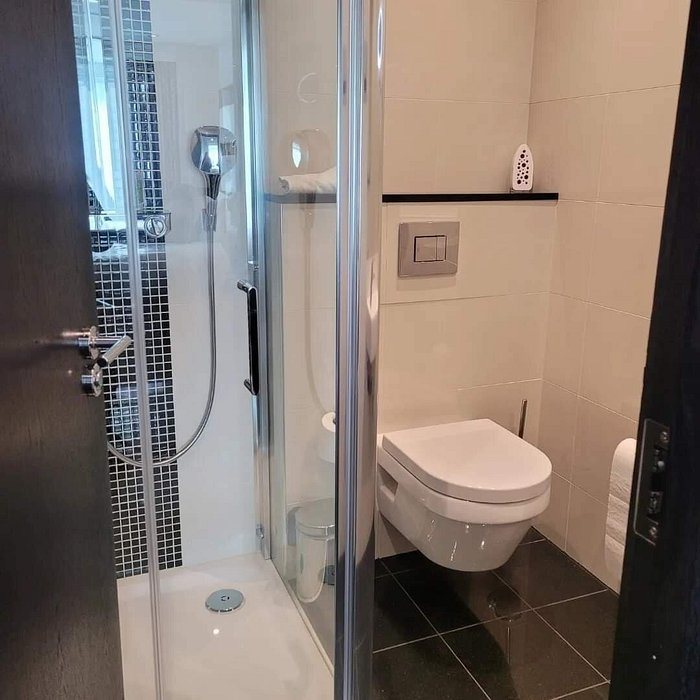 Hatton Garden Hotel — Bathroom