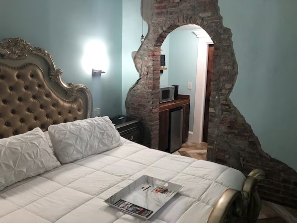 Haunted Hotel New Orleans — Guest room