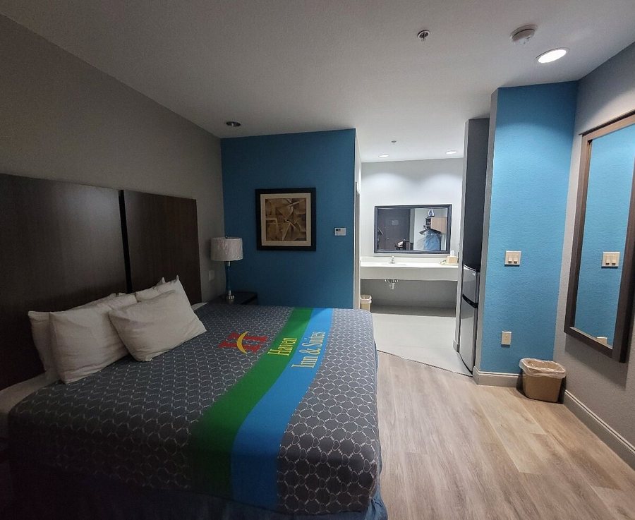 Haven Inn Suites — Guest room