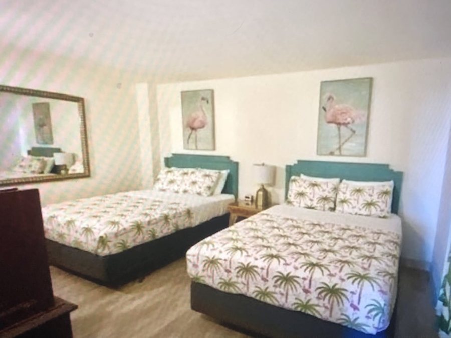 Hawaiian Inn Beach Resort — Guest room