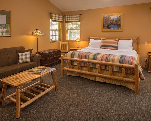 Hawk Valley Retreat Cottages Galena Illinois — Guest room