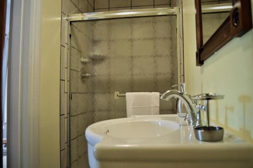 Hawksbill House — Bathroom