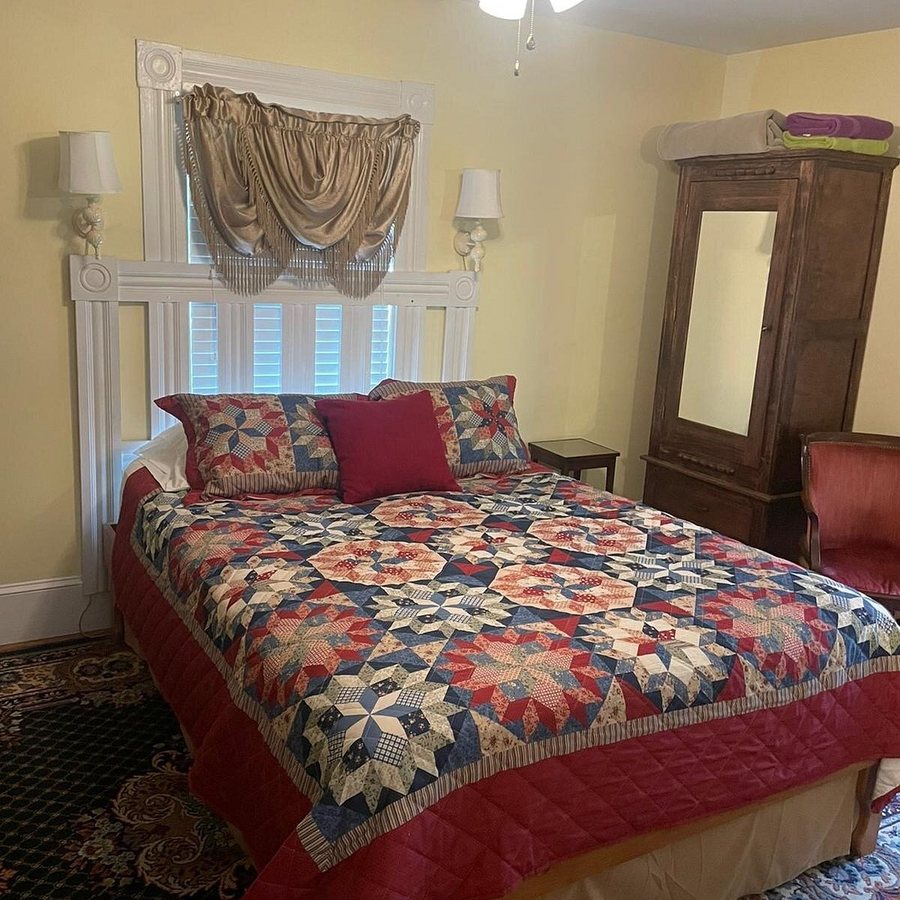Hawksbill House — Guest room