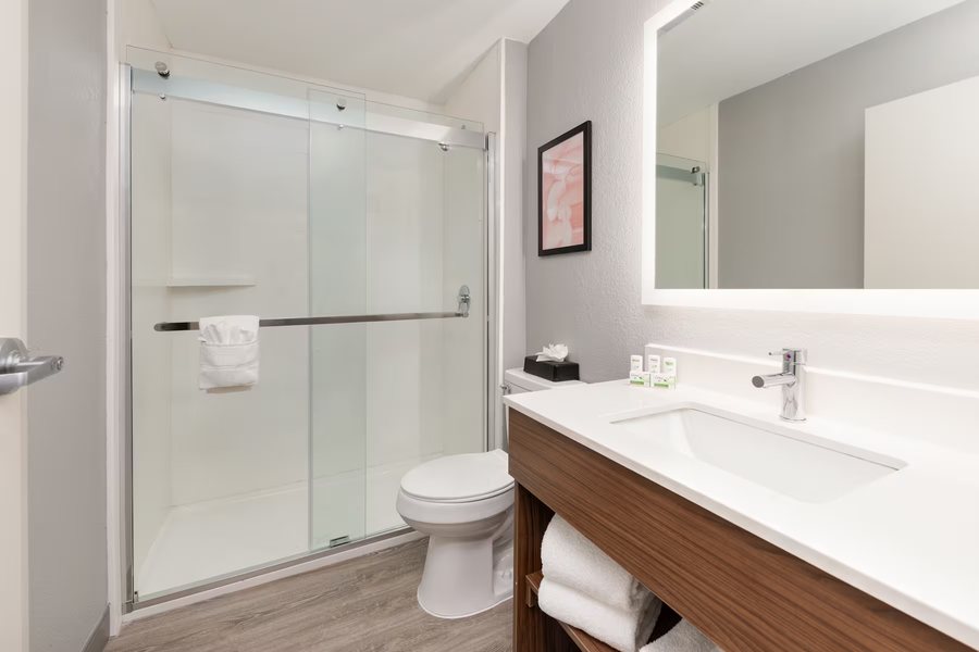 Hawthorn Extended Stay — Bathroom