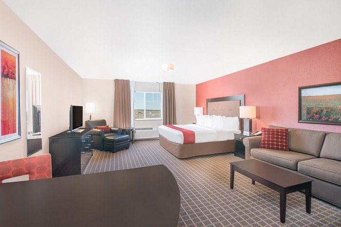 Hawthorn Suites by Wyndham Dickinson Dickinson North Dakota — Guest room