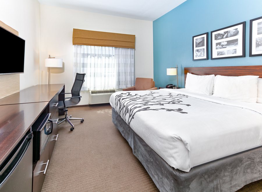 Hawthorn Suites by Wyndham Longview — Guest room