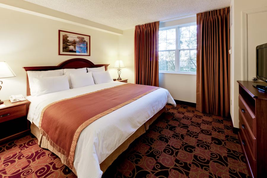 Hawthorn Suites By Wyndham Louisville East — Guest room
