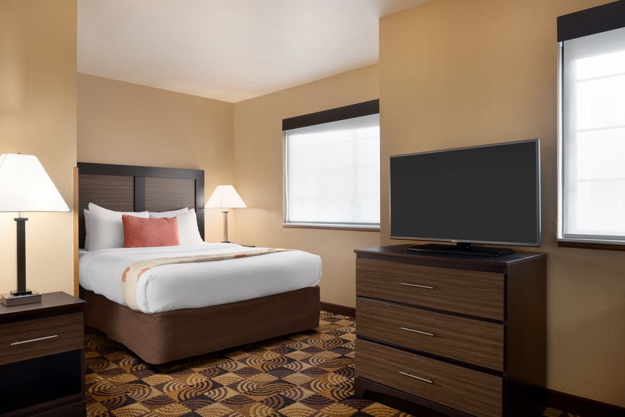 Hawthorn Suites By Wyndham Oak Creek Milwaukee Airport — Guest room