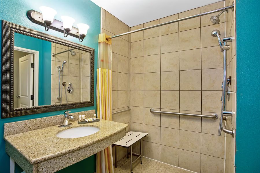 Hawthorn Suites by Wyndham Panama City Beach FL — Bathroom