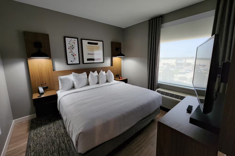 Hawthorn Suites by Wyndham Pflugerville — Guest room