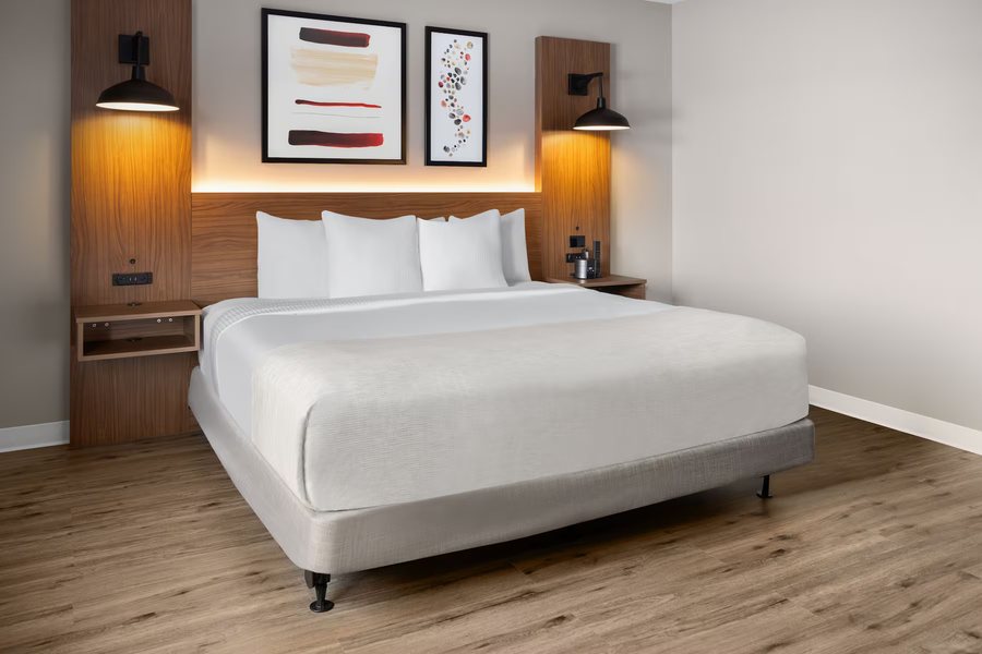 Hawthorn Suites by Wyndham Williston — Guest room