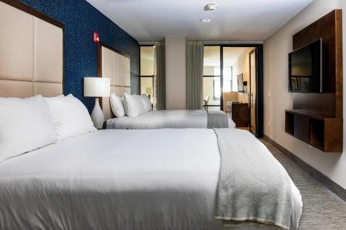 Haywood Park Hotel an Ascend Collection Hotel — Guest room