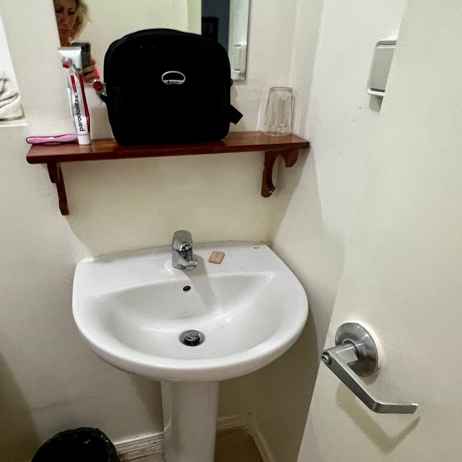 He e Tai Inn — Bathroom