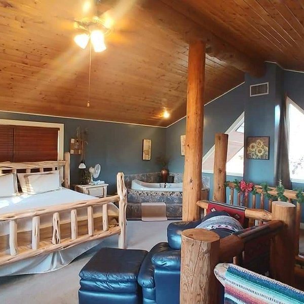 Heart of Texas Lake Resort — Guest room