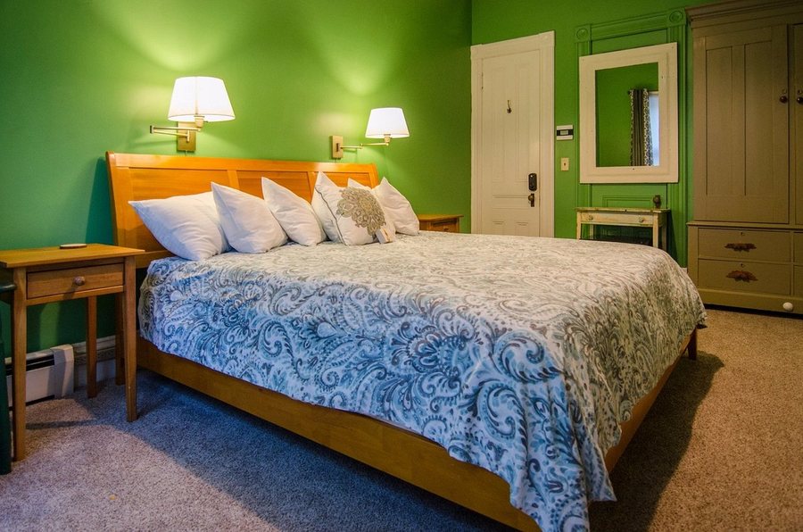 Heart Of The Village Inn — Guest room