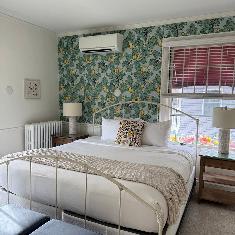 Hearthside Inn — Guest room