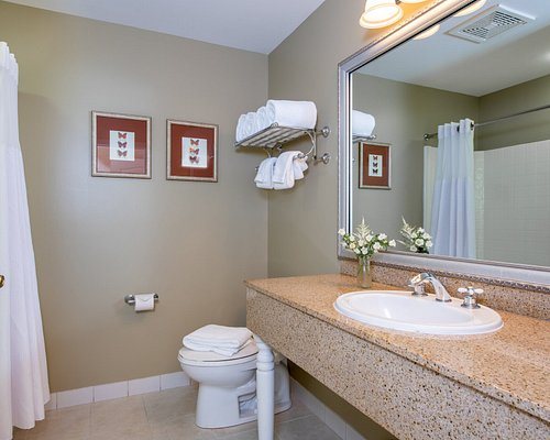 Heathwood Inn — Bathroom