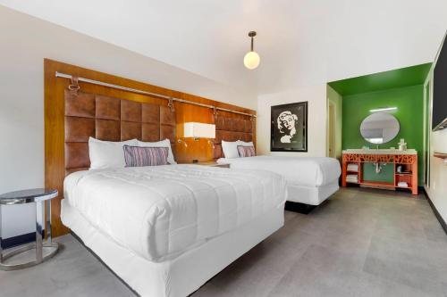 Heights House Hotel — Guest room