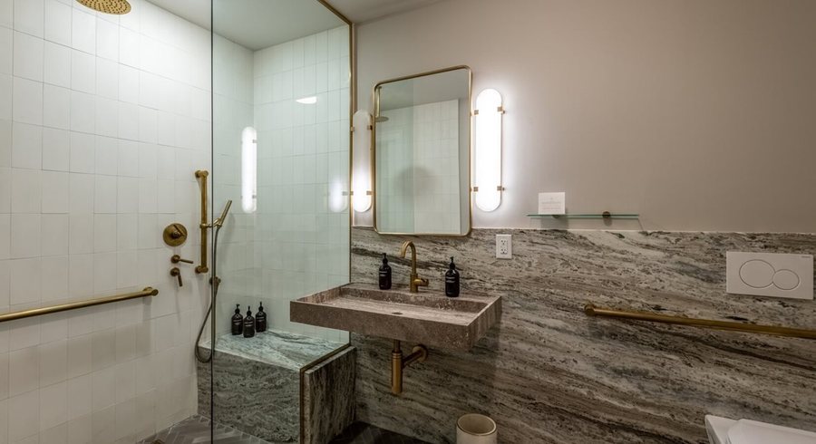 Heights House Hotel — Bathroom