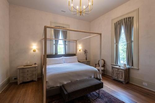 Heights House Hotel — Guest room