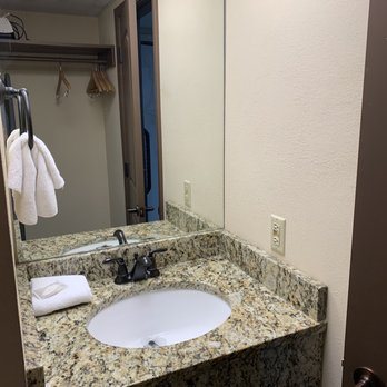 Helendorf River Inn And Conference Center — Bathroom