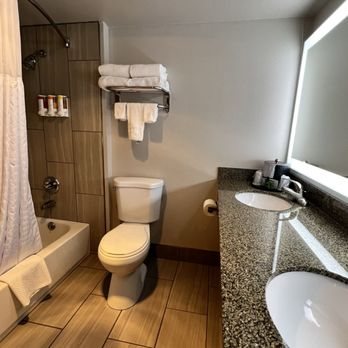 Hells Canyon Grand Hotel an Ascend Collection Hotel — Bathroom