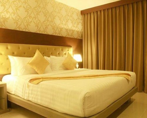 Hemingways Silk Hotel — Guest room
