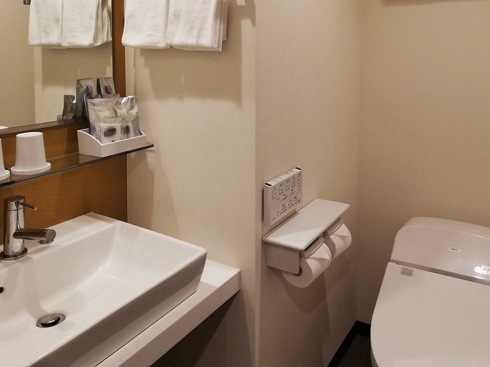Henn na Hotel Tokyo Haneda — Bathroom