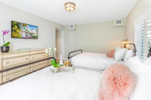 Henrosa Hotel Miami Beach Florida — Guest room