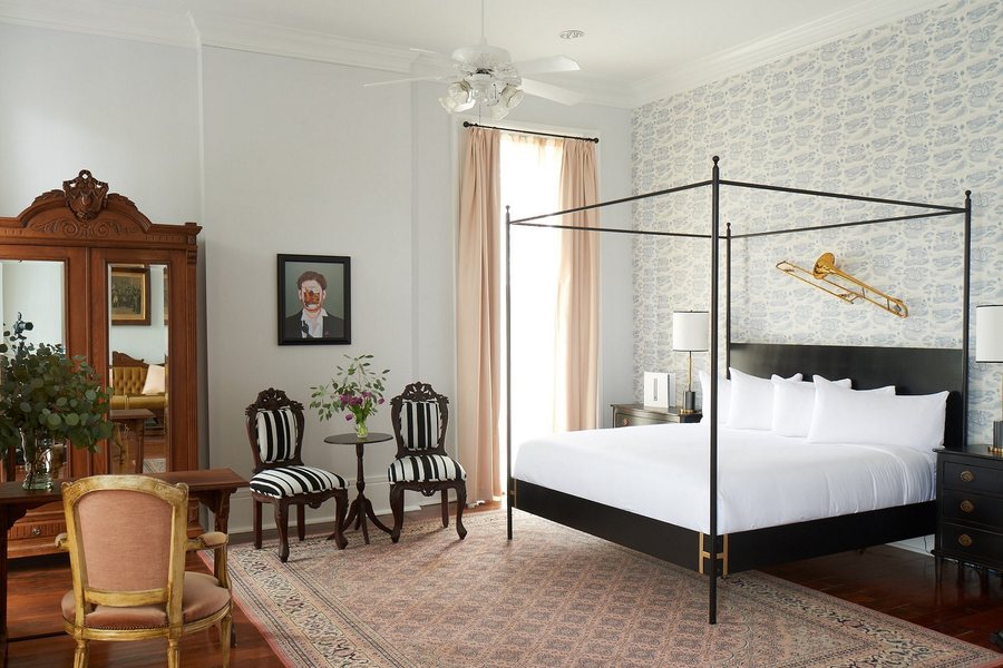 Henry Howard Hotel — Guest room