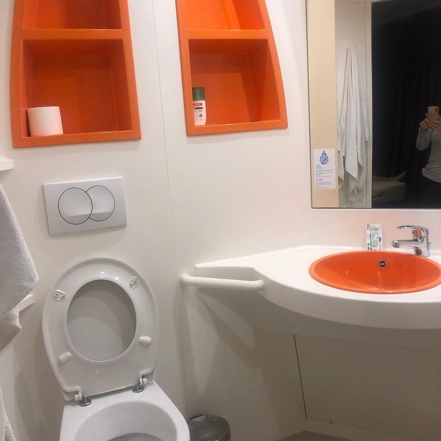 Herculano Stays Porto — Bathroom