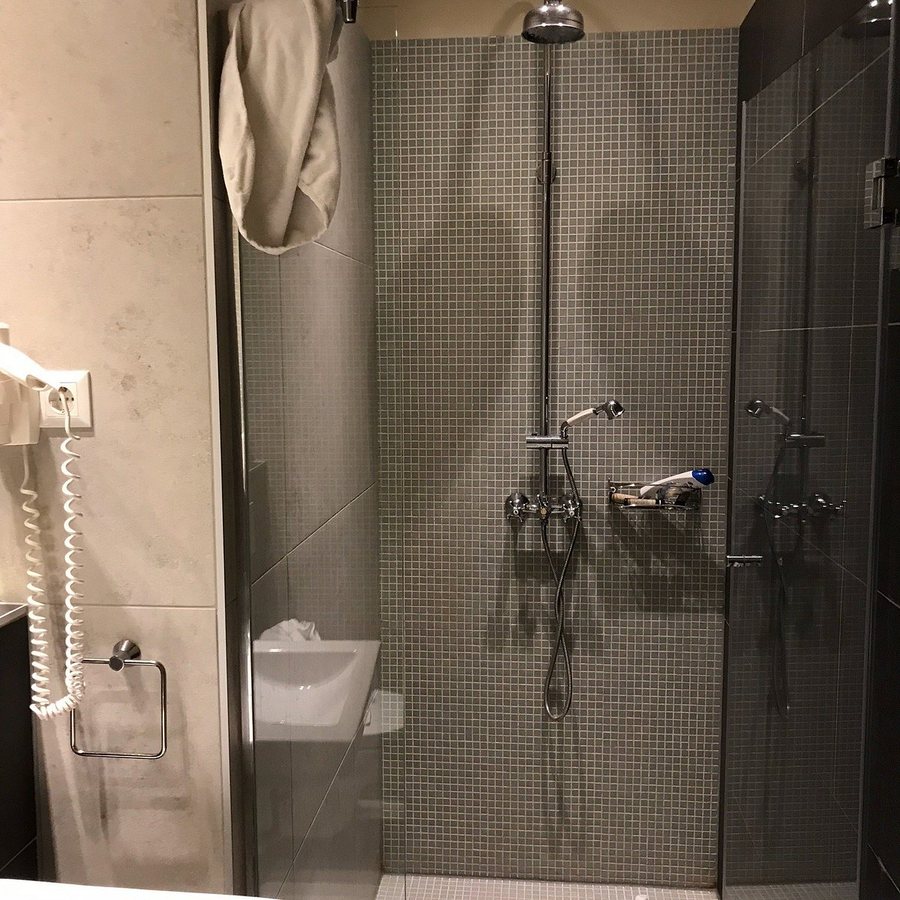 Heritage Home Apartments — Bathroom