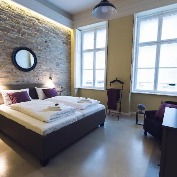 Heritage Home Apartments — Guest room