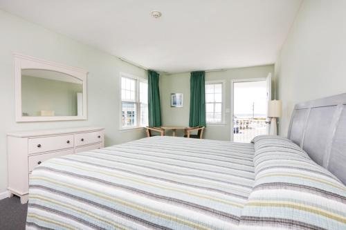 Heritage Inn — Guest room